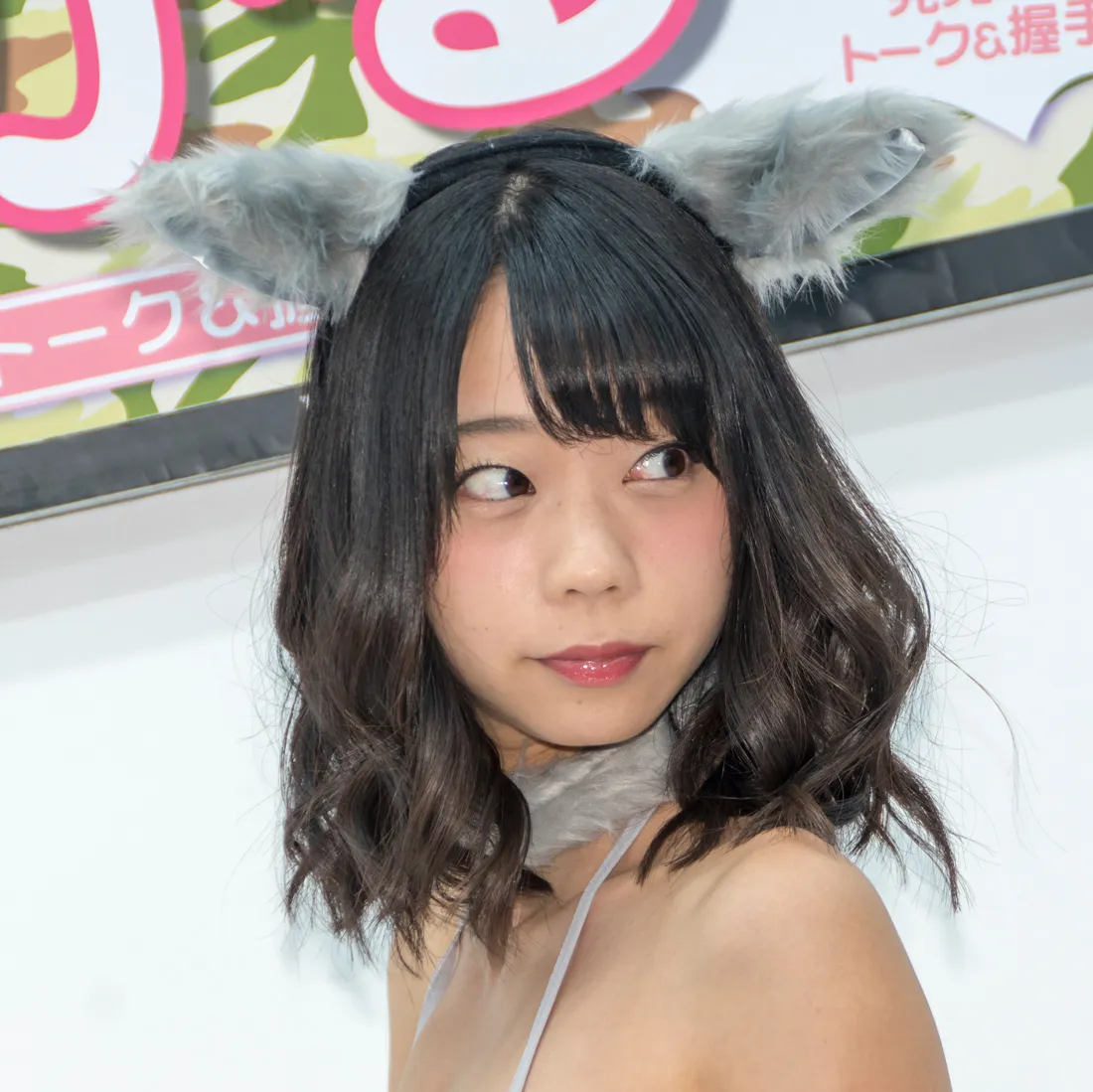 小野田優良演じる青山ひかるはグラビアアイドルとして大活躍