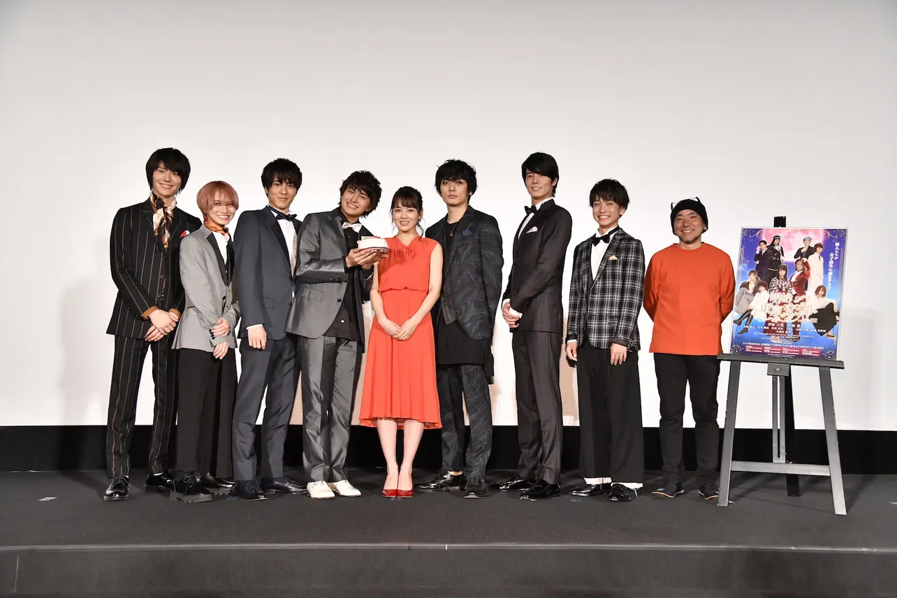 伊原六花主演「明治東亰恋伽」のドラマ第1話の先行上映が行われ、キャスト陣や監督が舞台あいさつに