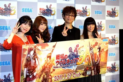 新作ゲームソフトのプレス発表会に出席した浅野真澄、May'n、山寺宏一、遠藤綾（写真左から）