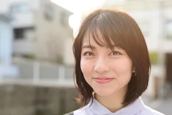 小島梨里杏、1st写真集でたどり着いた「半分透明、半分自分」の境地