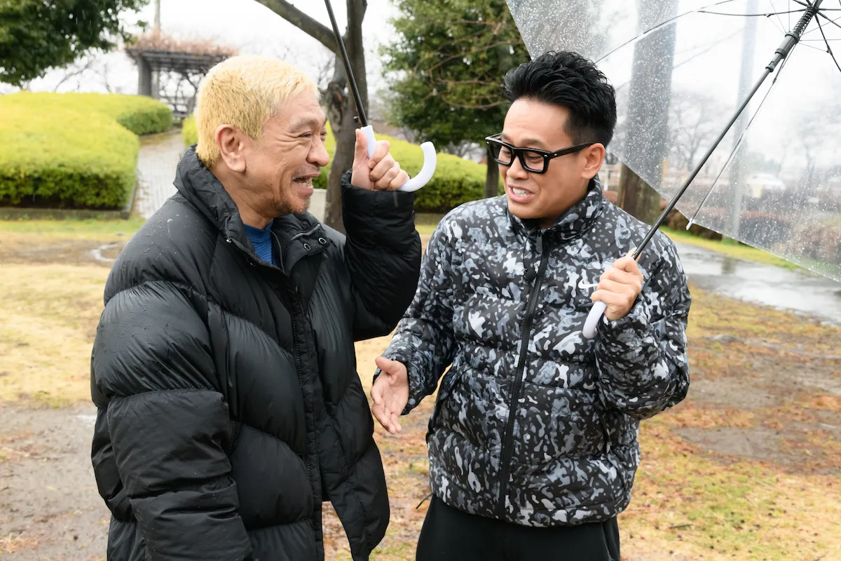 宮川大輔(右)と松本人志(左)が養豚家を訪ねる