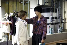 鈴木拡樹&清原翔「虫籠の錠前」オフショット解禁!自主練する二人の姿をキャッチ