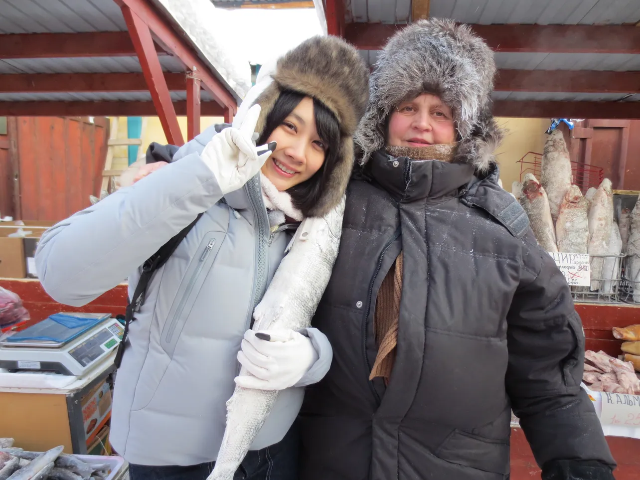 【写真を見る】松本穂香は氷点下71.2℃を記録した極寒の地、ロシア連邦サハ共和国のトルトム村で究極の極寒ライフを体験する
