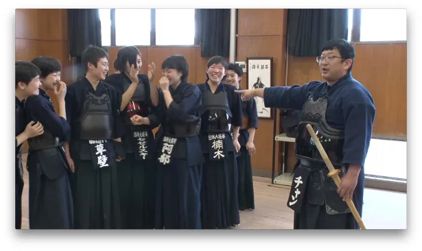 チャンカワイが日本体育大学桜華の女子剣道部との試合に挑む