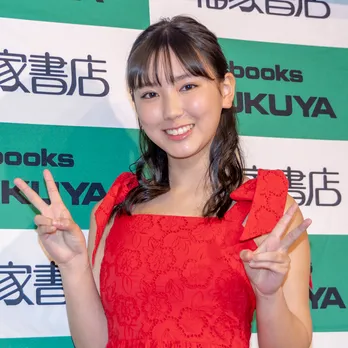 ミスマガジン2018GP・沢口愛華、“ご褒美”の写真集に感激「何回見ても沢口しかいない」