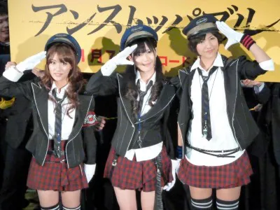 映画「アンストッパブル」の公開記念特別試写会に登場したAKB48の高橋みなみ、渡辺麻友、宮澤佐江