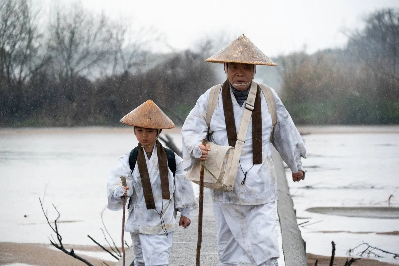 お遍路を続ける本浦千代吉(柄本明)