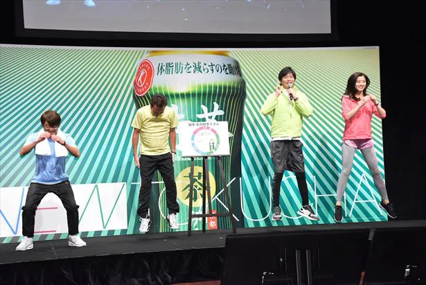 【写真を見る】田中圭直伝の“ジャンプスクワット”に全員で挑戦するが…