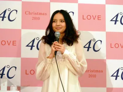 「自分へのご褒美としても買ってください」とジュエリーをPR