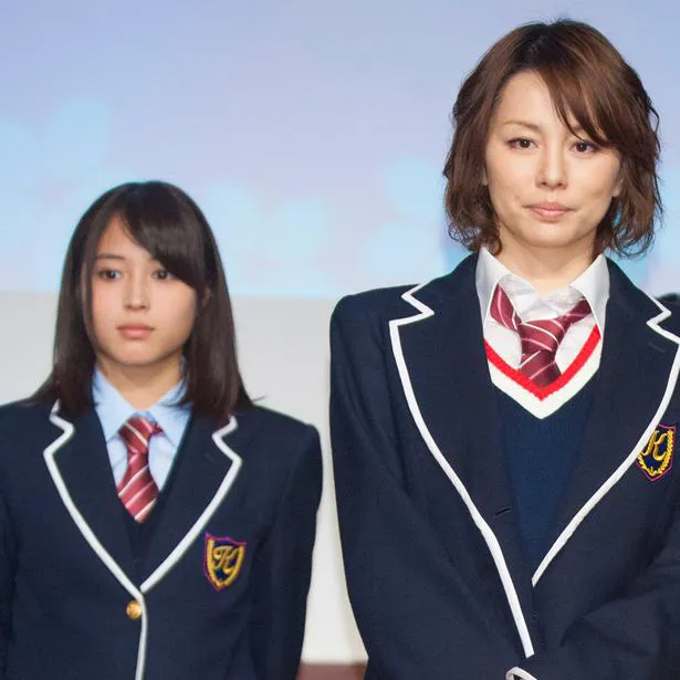 【写真を見る】同級生としてドラマで共演していた米倉涼子と広瀬アリス