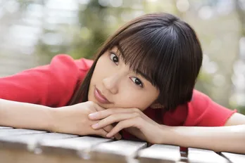 黒木ひかり、初の赤ワンピと小学生以来の“やんちゃ”