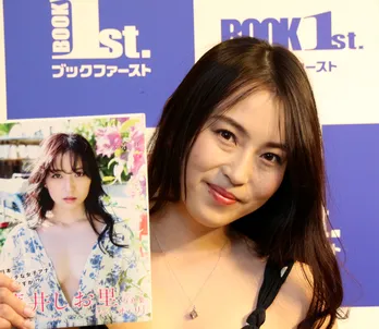 薄井しお里、初写真集で“濡れ”を見せる「局所的に500%超えのエロが…」