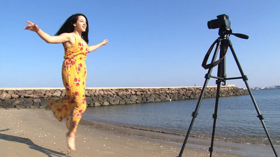 ドミニカ共和国から来た美女が福岡・能古島でミュージックビデオを撮影