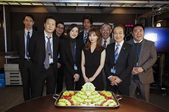 家入レオがキントリのメンバーに加入？ 天海祐希らと「うぇ〜い」ポーズ