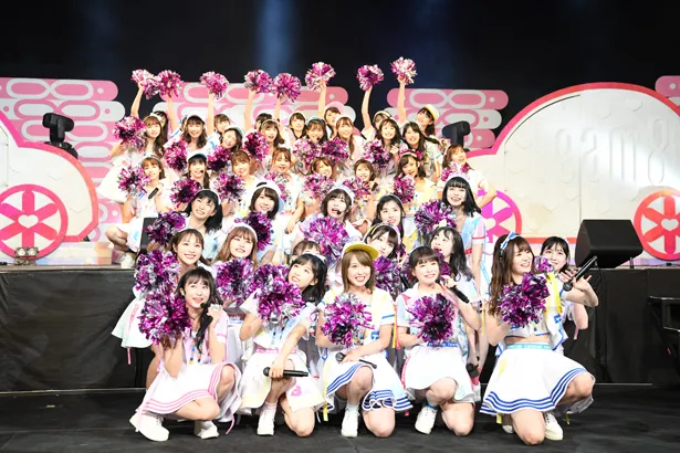 4月13日、14日にAKB48 チーム8が結成5周年記念コンサートを開催