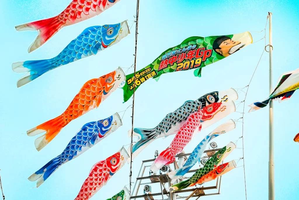 毎年恒例企画として333匹の鯉のぼりが飾られている東京タワーに、明石家さんまのぼりが加わった