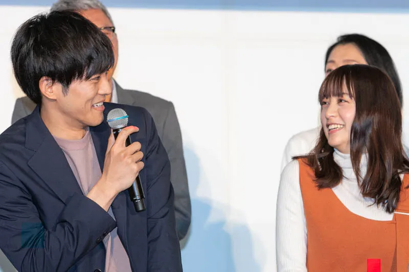 【写真を見る】会見で仲睦まじい姿を見せる松坂桃李＆山本美月。「リアルに付き合ってほしい！」の声も