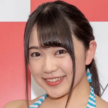 妹系グラドルぷにたん「すごい背伸びしてます」