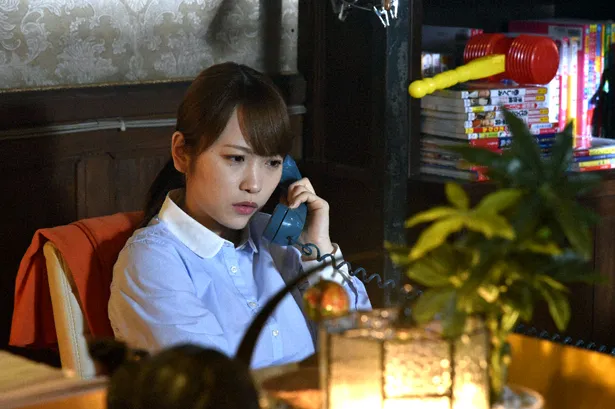川栄李奈演じる恩田萌は、家政婦としてのスキルもプライドも高く、疑り深い性格