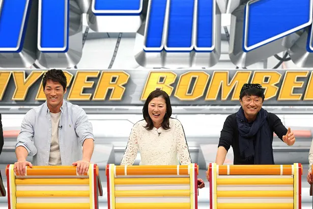 沢松奈生子(写真中央)は「お義母さま！」と叫びながらクイズに挑戦