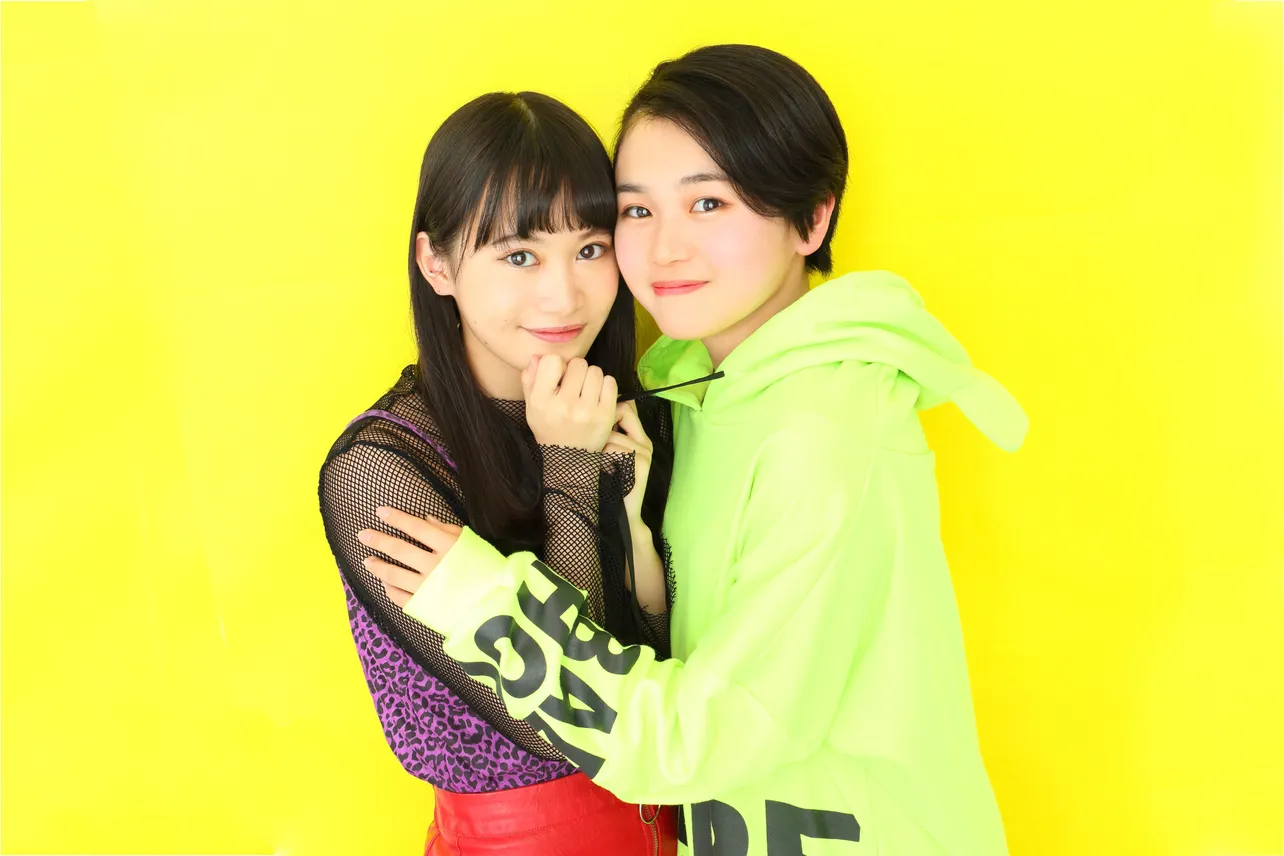 里吉うたの(左)と平井美葉(右)