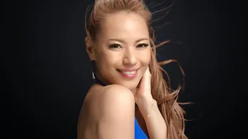 MAX・LINA、圧巻のRIZAPくびれボディーに絶賛の声殺到!「美しい…」「奇跡の42歳」