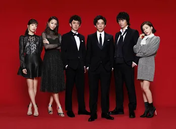 高橋メアリージュン、ウエディングドレス姿で“美デコルテ”披露！＜東京独身男子＞