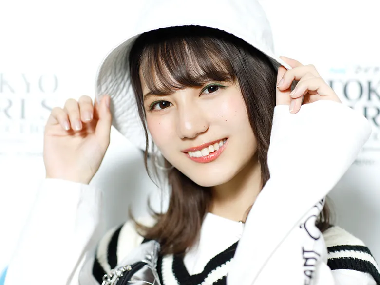 日向坂46・小坂菜緒、自宅ではパーカーにショートパンツ姿の“普通の