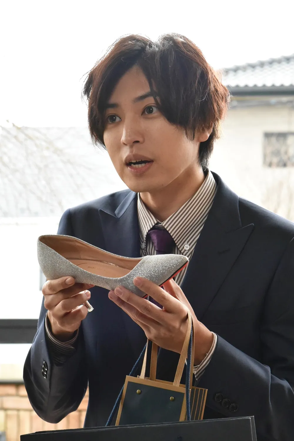 公子(青山倫子)の落とした靴を届けにきた神山(桐山漣)は、実は別の意図を持って近づいてくる