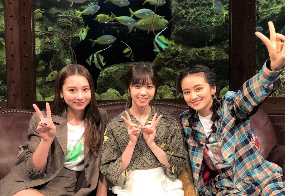 【写真を見る】究極の“小顔美女”トリオ！　西野七瀬、岡田結実、Nikiが共演