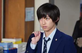 里見先生(白石麻衣)が再び下ネタ＆光岡(阿久津仁愛)の“目力”が話題に！＜俺スカ＞