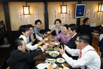 井ノ原快彦ら特捜班メンバーが“幻の居酒屋”で飲み会!