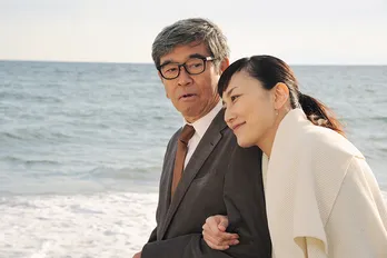 石坂浩二&板谷由夏 ラブラブ鎌倉デート!! 『やすらぎ』に恋の予感!? そして――GWも “やすらげない”展開の連続!!