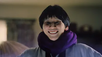 ハリセンボン・はるか、令和初のCMで“あの死神”に大抜擢!! 巨大な“春菜地蔵”の怪演にも注目!