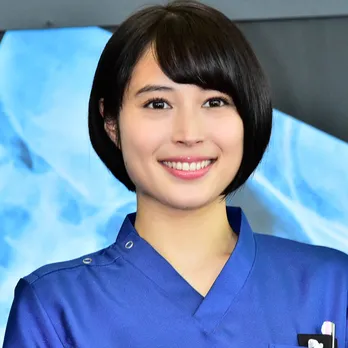 広瀬アリス“ミニスカJK姿”披露!「違和感ない!!」「かわいい」と大好評<ラジエーションハウス>