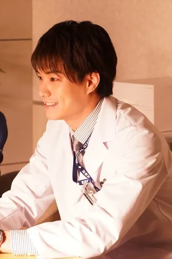 <鈴木伸之>女子も嫉妬!の可愛いすぎる“ぶりっ子”ポーズ披露!!<ラジエーションハウス>