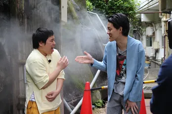 霜降り明星、いま最も熱い温泉街・熱海に潜入する