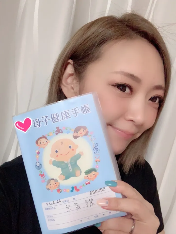 みかんが第二子妊娠を発表 幸せいっぱいの写真に祝福の声 令和babyですね Webザテレビジョン