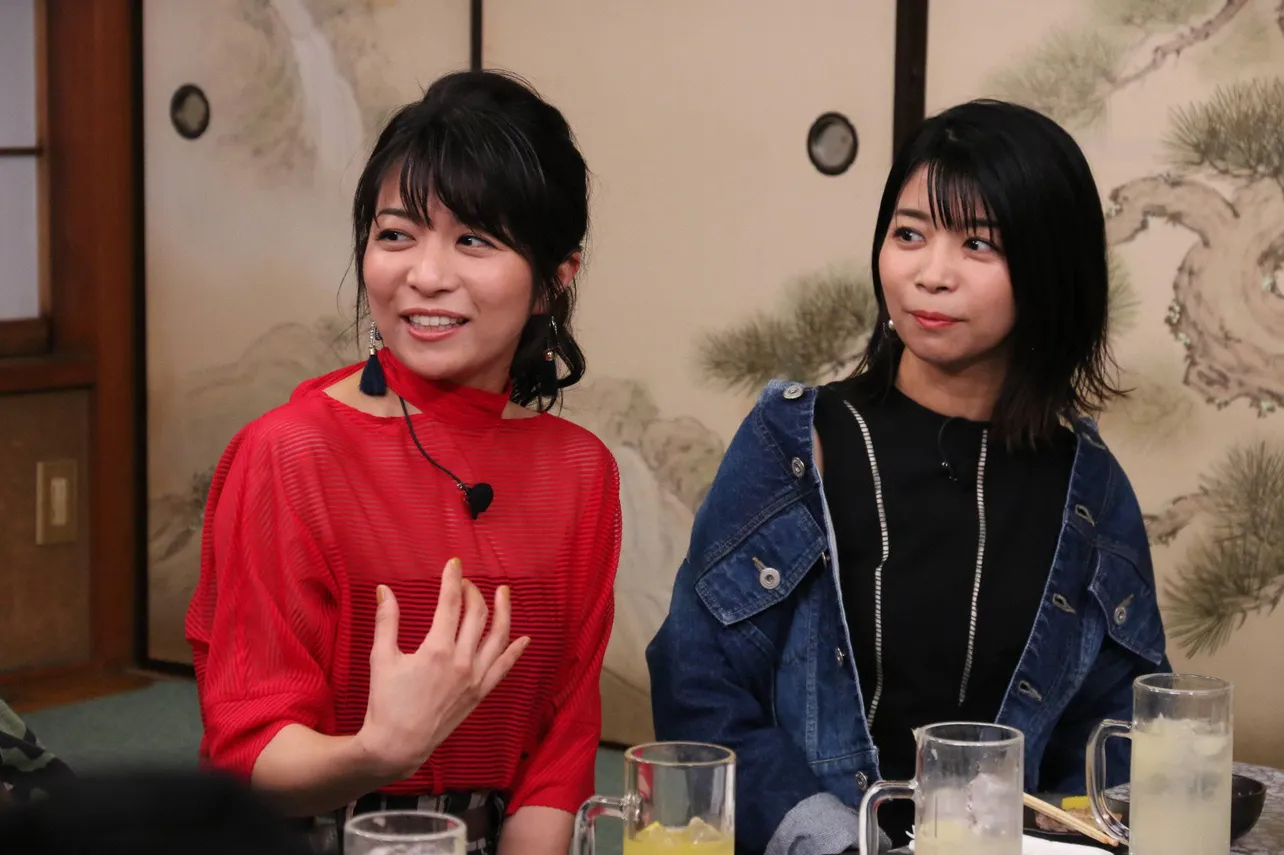 5月10日(金)放送の「ダウンタウンなう」に登場する三倉茉奈、三倉佳奈(左から)