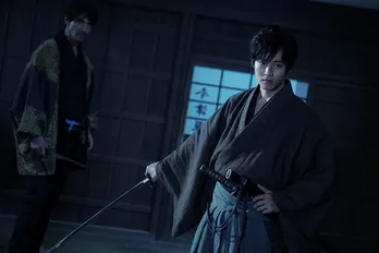 松坂桃李、昼と夜“二つの顔”を捉えた姿が解禁!「ワクワクする感じを味わって」<居眠り磐音>