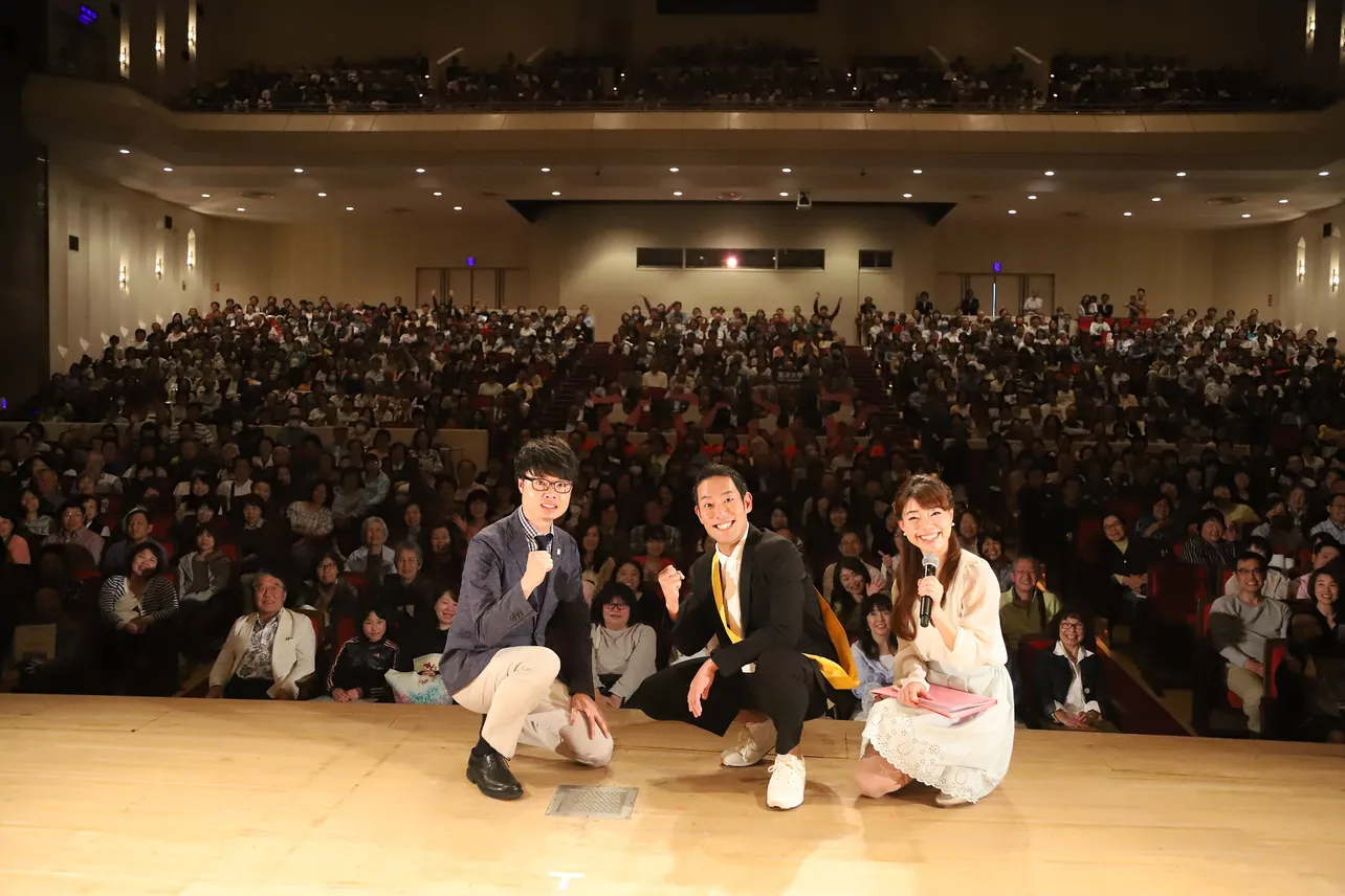 トークショーに登壇した柏原竜二、中村勘九郎、朝妻久美アナ(左から)