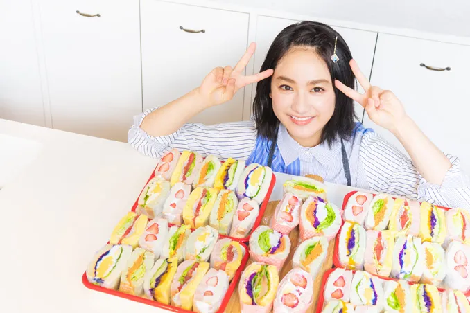 平祐奈が自作サンドイッチを食レポ！