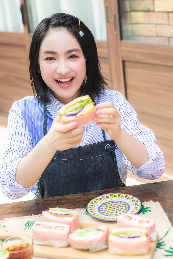 平祐奈が自作サンドイッチを食レポ！