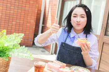 食リポに挑んだ平祐奈、グルメ芸能人の語彙力に敬服?「いつか内山信二さんに教わりたい」