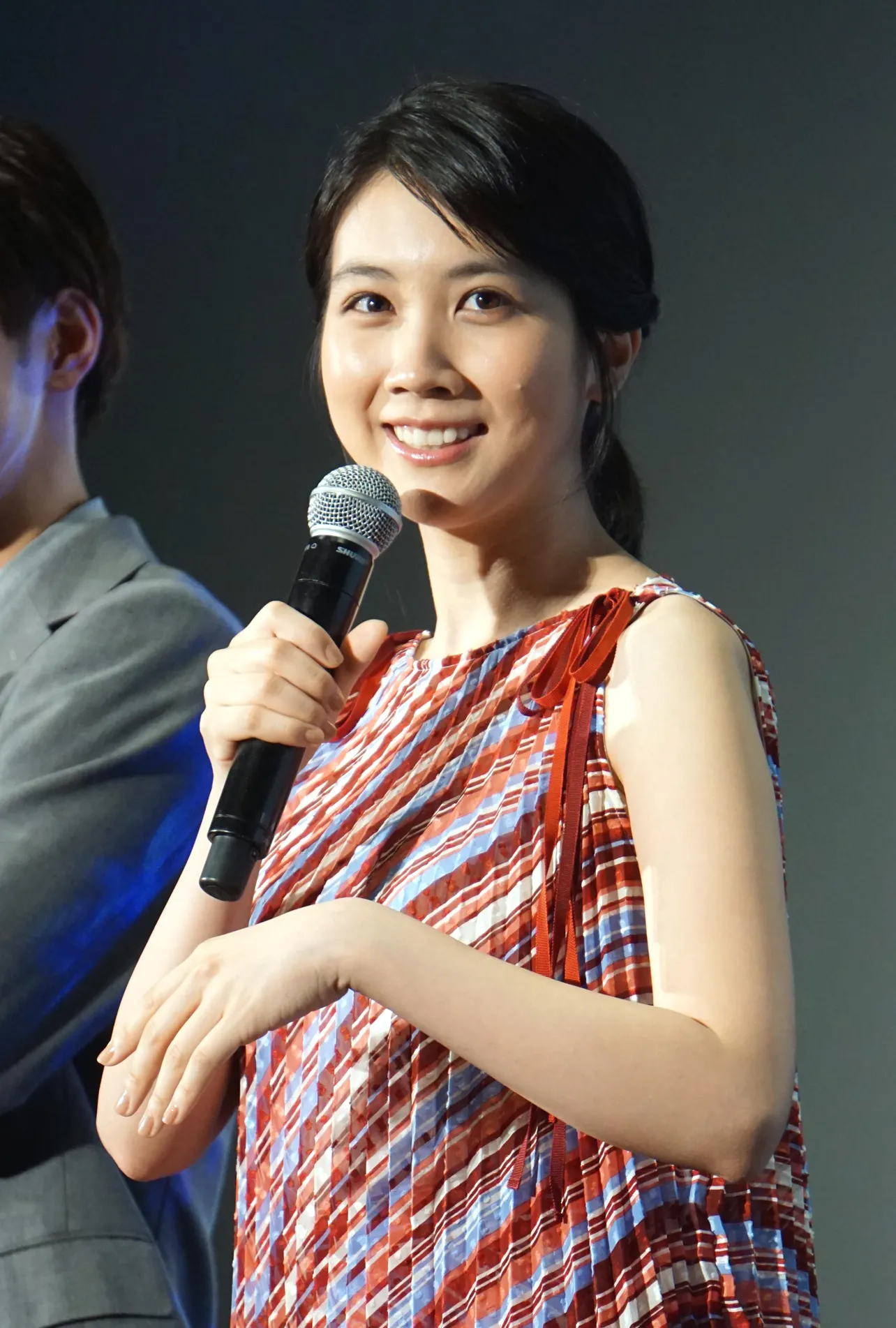 今作が声優デビューとなった松本穂香は港の妹・洋子を演じる
