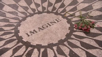 ジョン・レノン暗殺の真実に迫る! 犯人の不可解な行動とは?