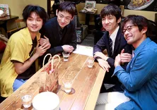 ＜きのう何食べた？＞内野は“オフ”でも西島に焼きもちを！山本＆磯村との“男子会”撮影に潜入