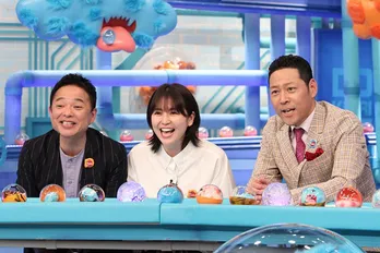 長澤まさみら「コンフィデンスマンJP」トリオが小手伸也にドッキリ!