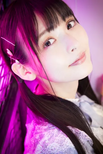 声優・上坂すみれがメイドカフェで全力の“にゃん”「絶対好きになっちゃう」