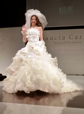 香里奈プロデュースのウエディングドレスの新作発表会「Sancta Carina Collection Season 8」